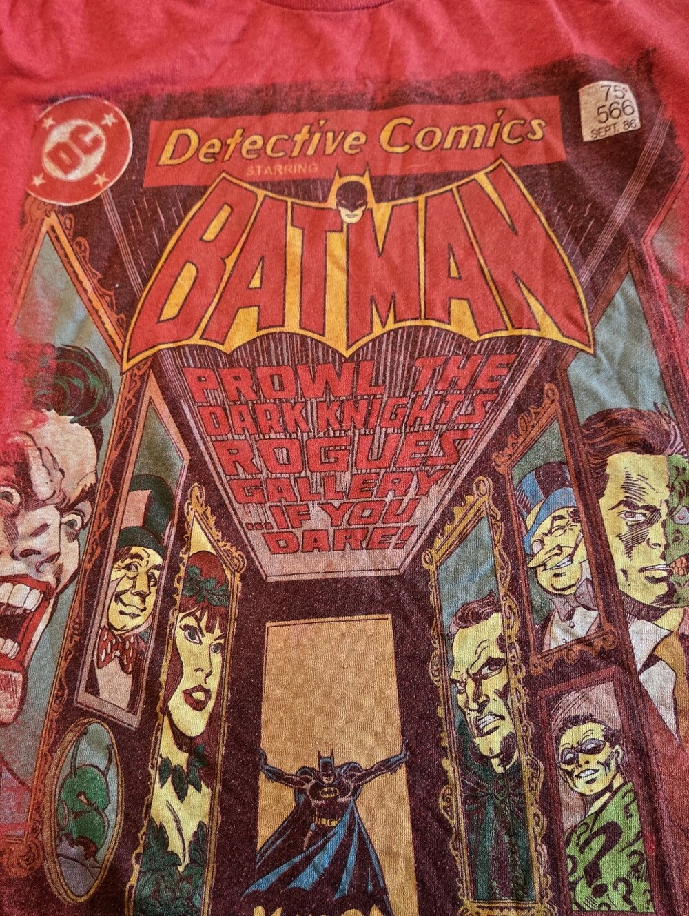 DC Comics Batman Detective Comics Graphic Tee - Red Size Large - Picture 5 of 12